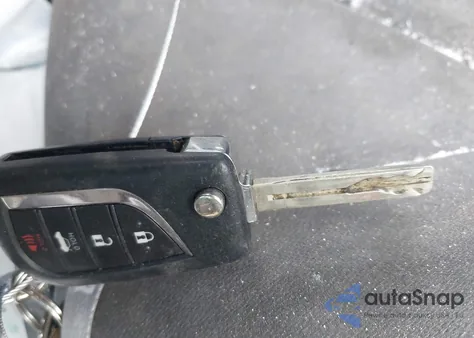 2021 Toyota Camry Le z USA, uszkodzony, nr VIN 4T1C11AK7MU594404